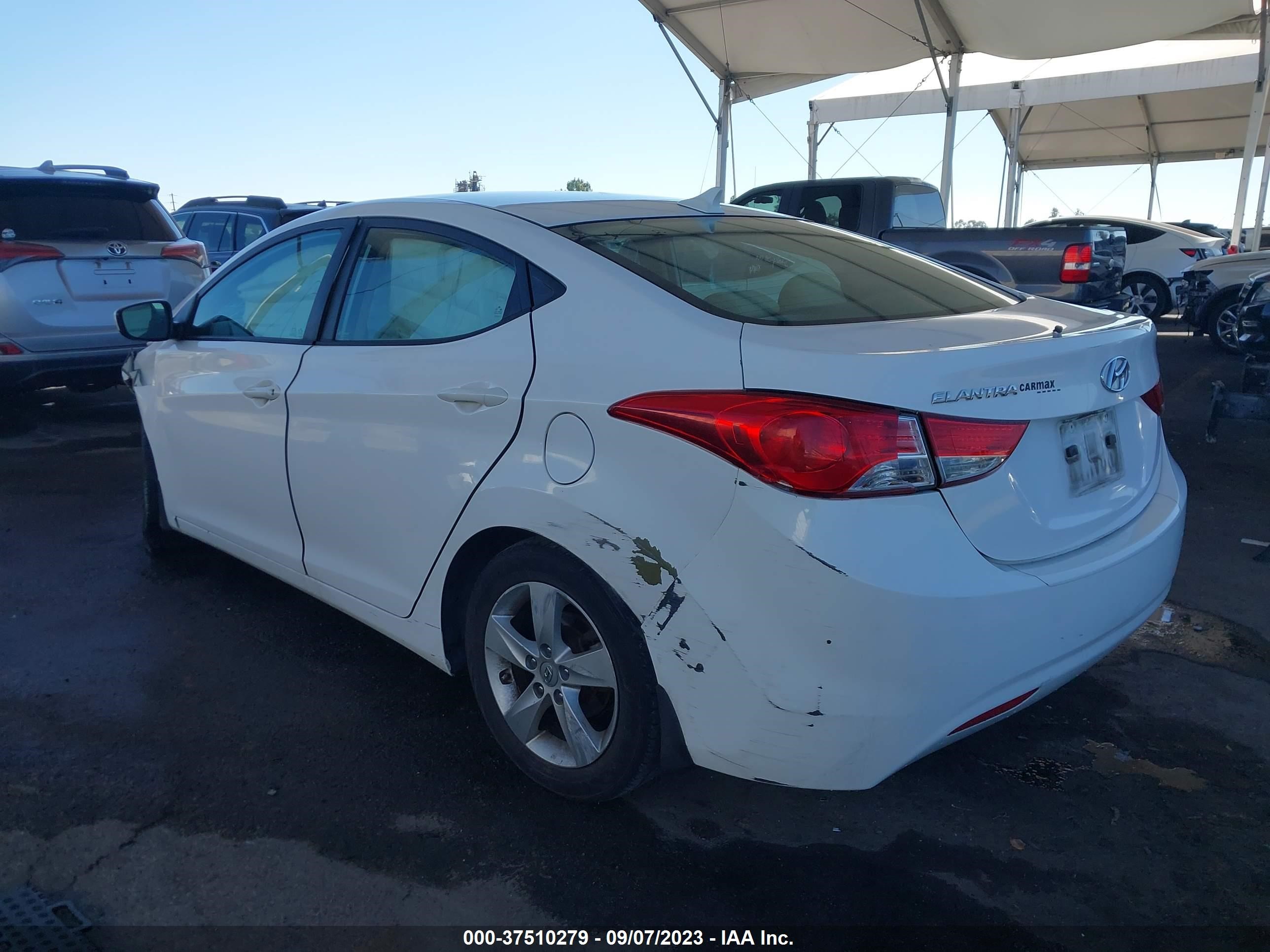 Photo 2 VIN: 5NPDH4AE1DH233762 - HYUNDAI ELANTRA 