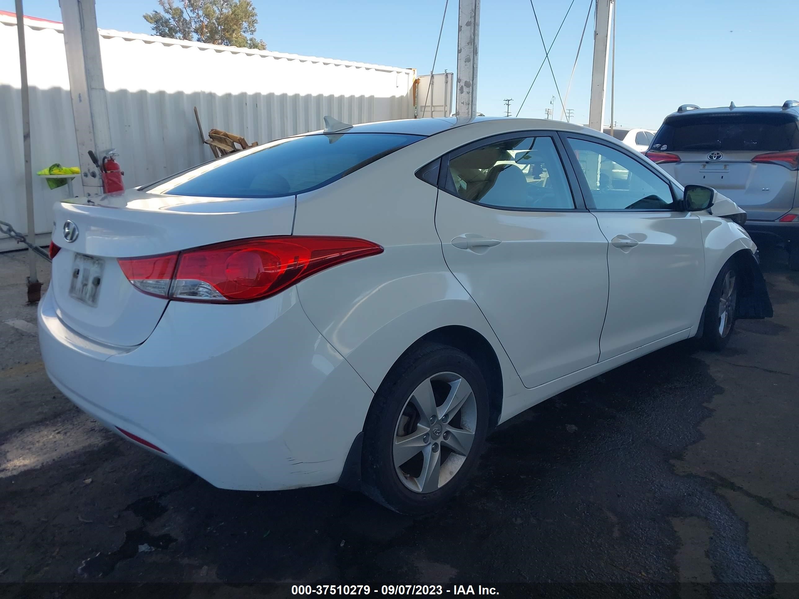 Photo 3 VIN: 5NPDH4AE1DH233762 - HYUNDAI ELANTRA 