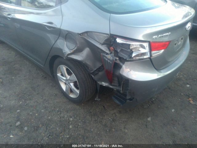 Photo 5 VIN: 5NPDH4AE1DH304670 - HYUNDAI ELANTRA 