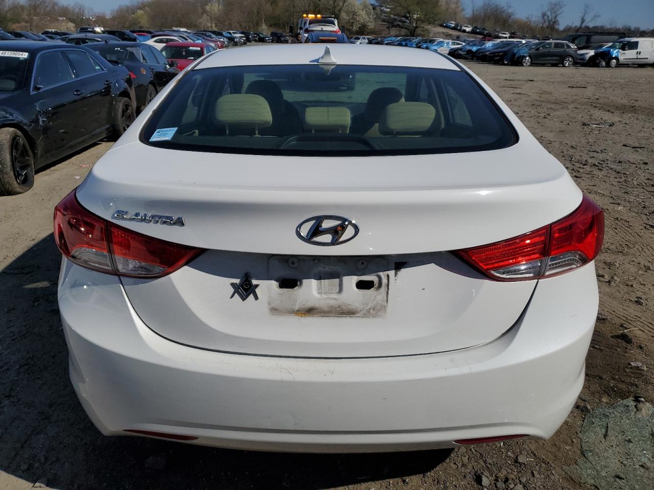 Photo 5 VIN: 5NPDH4AE1DH308993 - HYUNDAI ELANTRA 