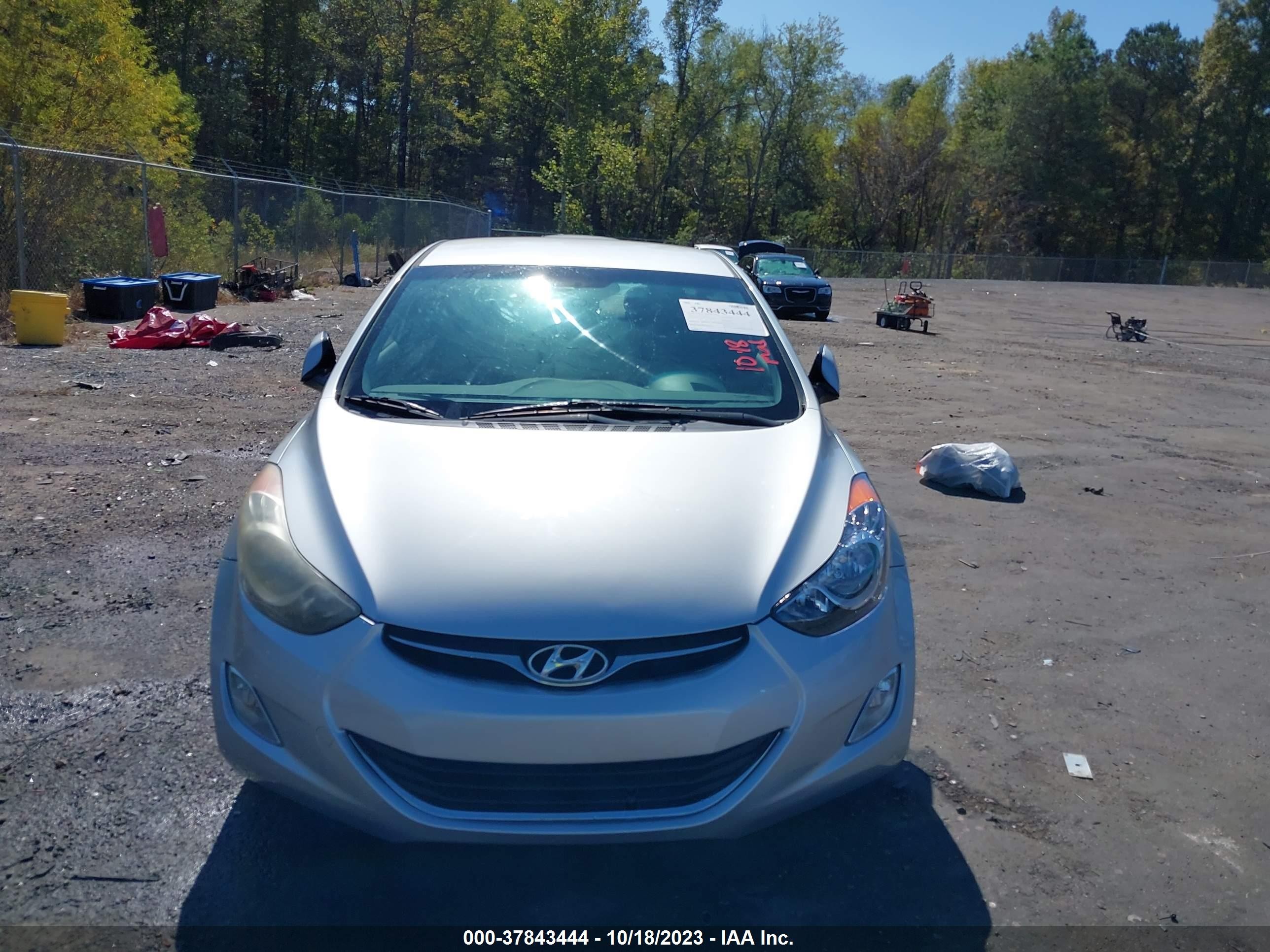 Photo 11 VIN: 5NPDH4AE1DH322313 - HYUNDAI ELANTRA 