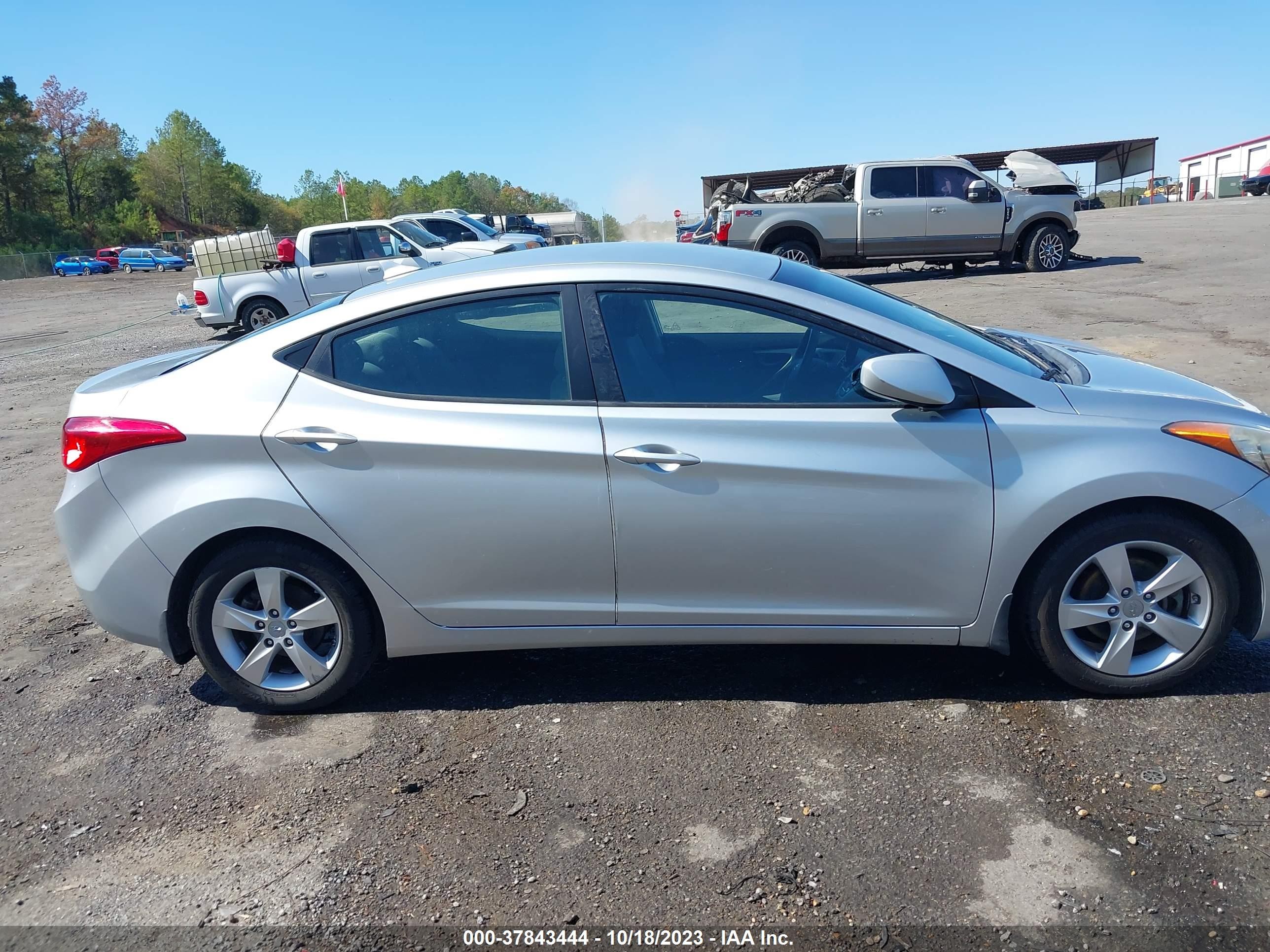 Photo 12 VIN: 5NPDH4AE1DH322313 - HYUNDAI ELANTRA 