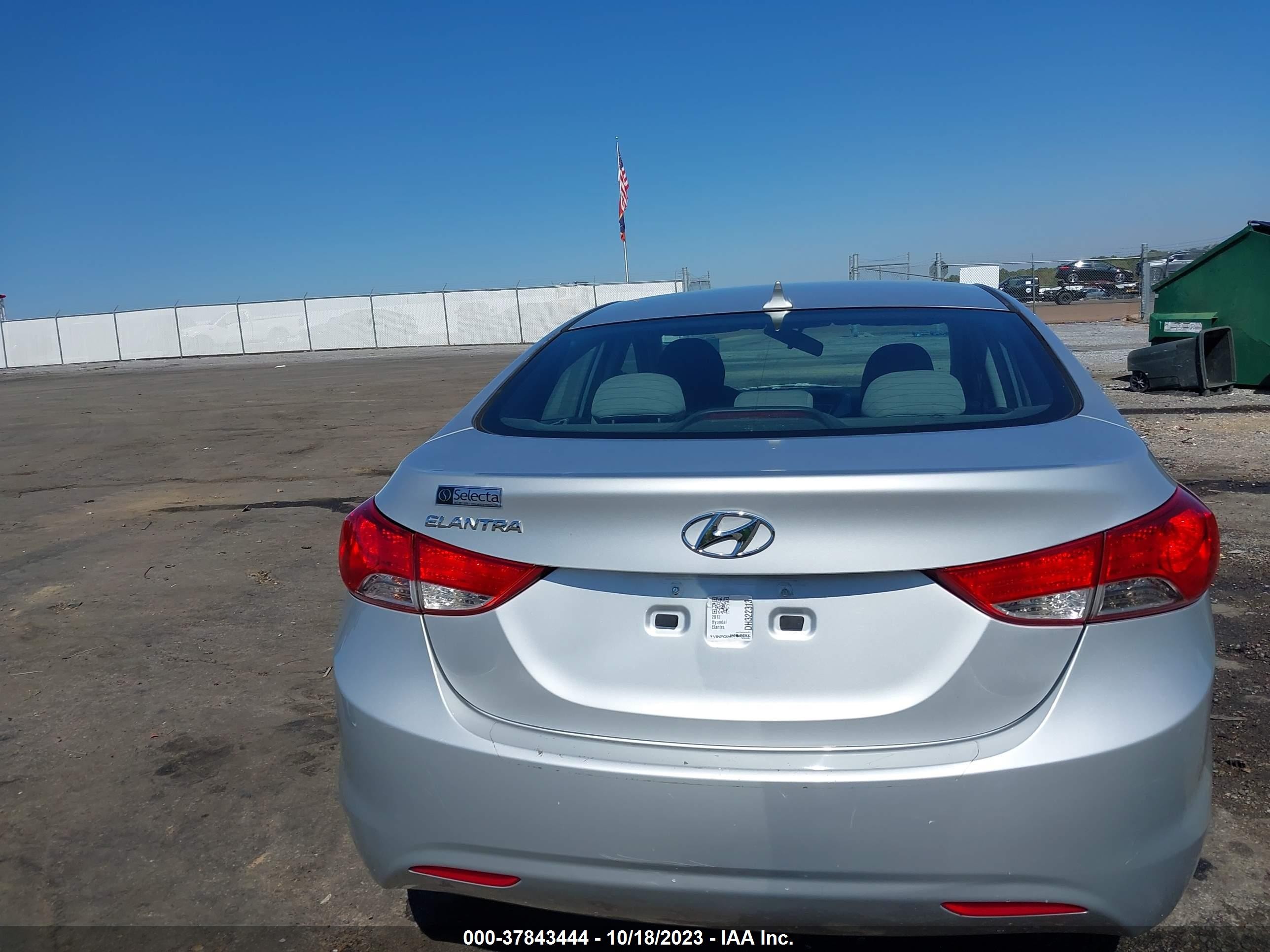 Photo 15 VIN: 5NPDH4AE1DH322313 - HYUNDAI ELANTRA 