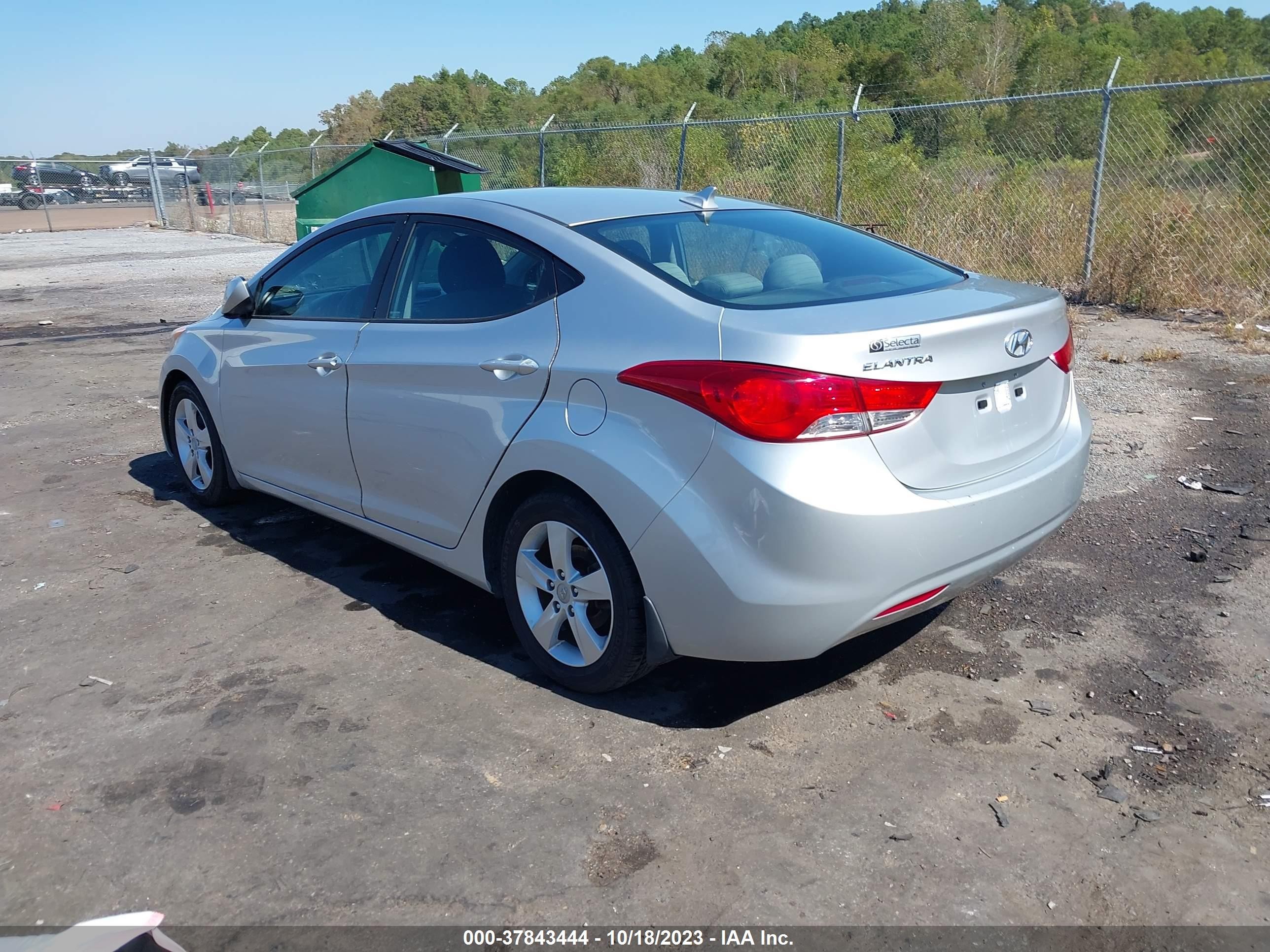 Photo 2 VIN: 5NPDH4AE1DH322313 - HYUNDAI ELANTRA 