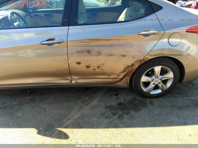 Photo 5 VIN: 5NPDH4AE1DH355585 - HYUNDAI ELANTRA 