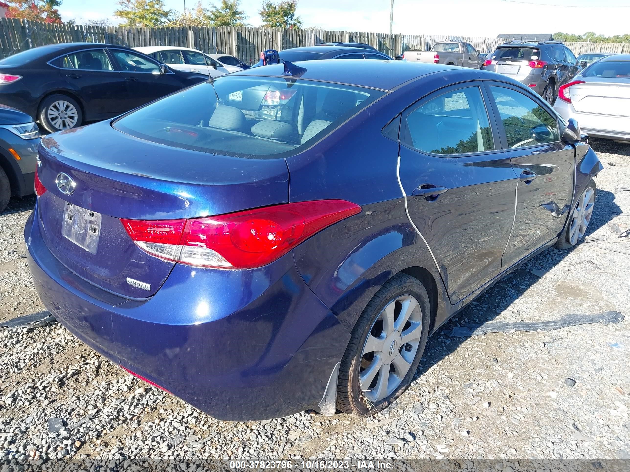 Photo 3 VIN: 5NPDH4AE1DH379160 - HYUNDAI ELANTRA 