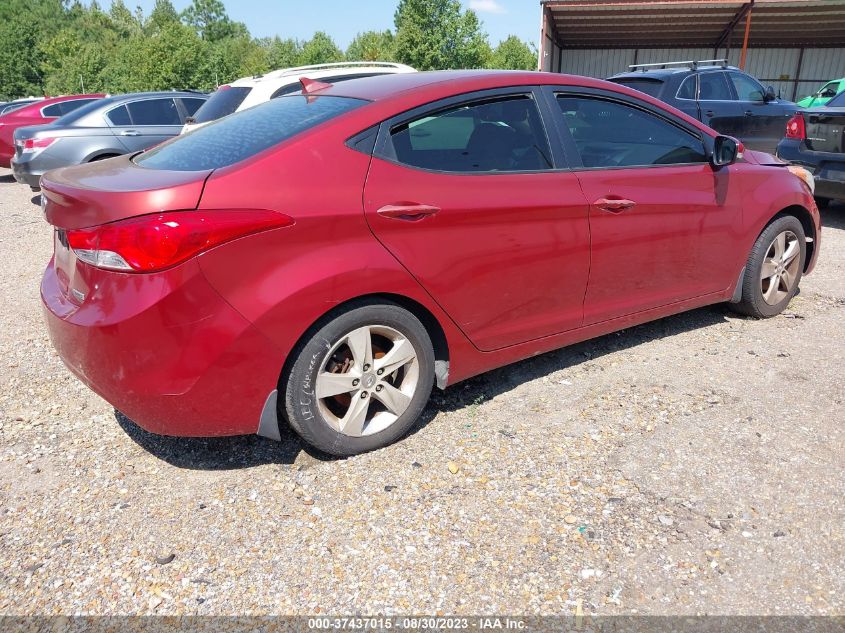 Photo 3 VIN: 5NPDH4AE1DH381295 - HYUNDAI ELANTRA 