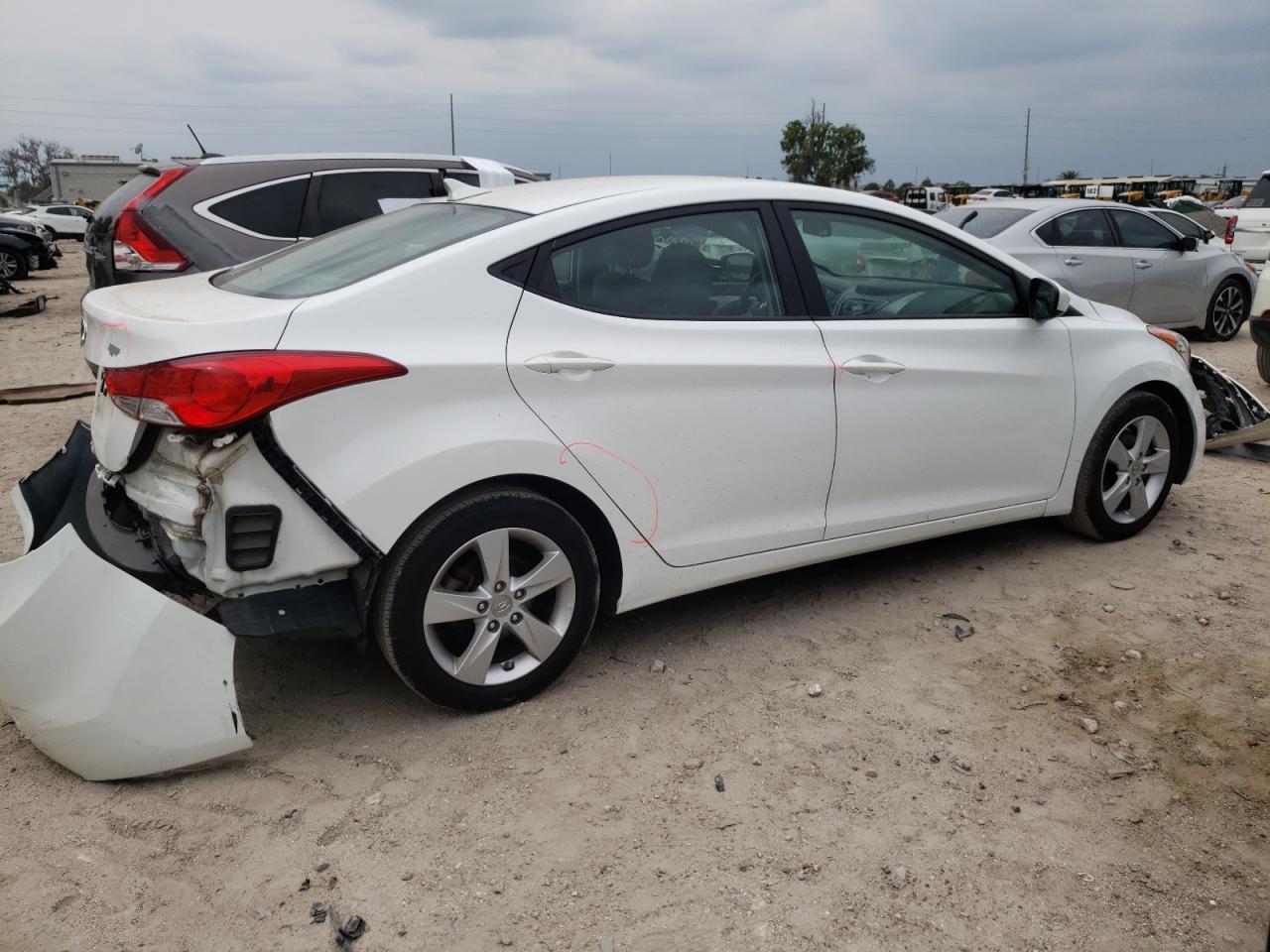 Photo 2 VIN: 5NPDH4AE1DH388747 - HYUNDAI ELANTRA 