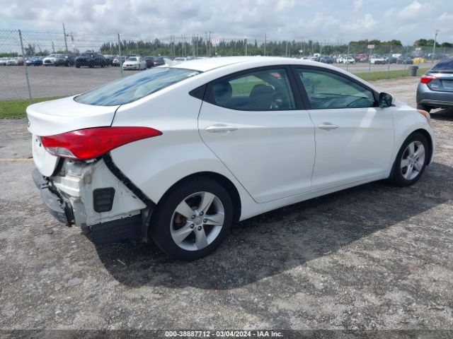 Photo 3 VIN: 5NPDH4AE1DH423075 - HYUNDAI ELANTRA 