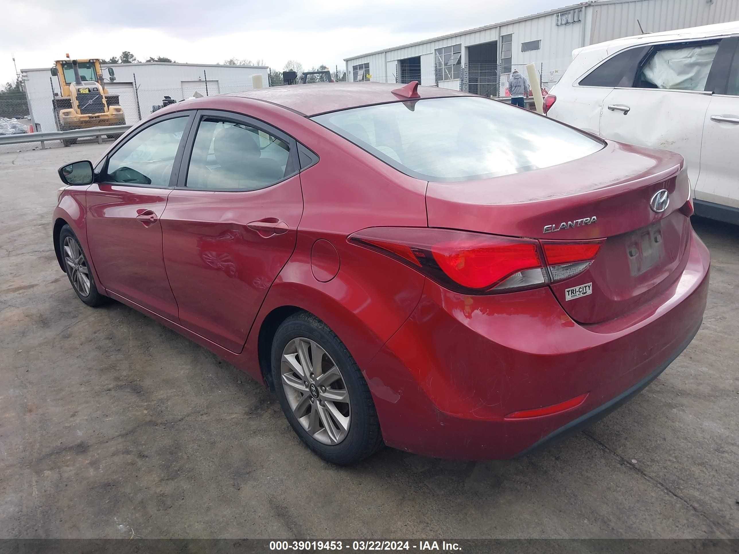 Photo 2 VIN: 5NPDH4AE1EH460497 - HYUNDAI ELANTRA 