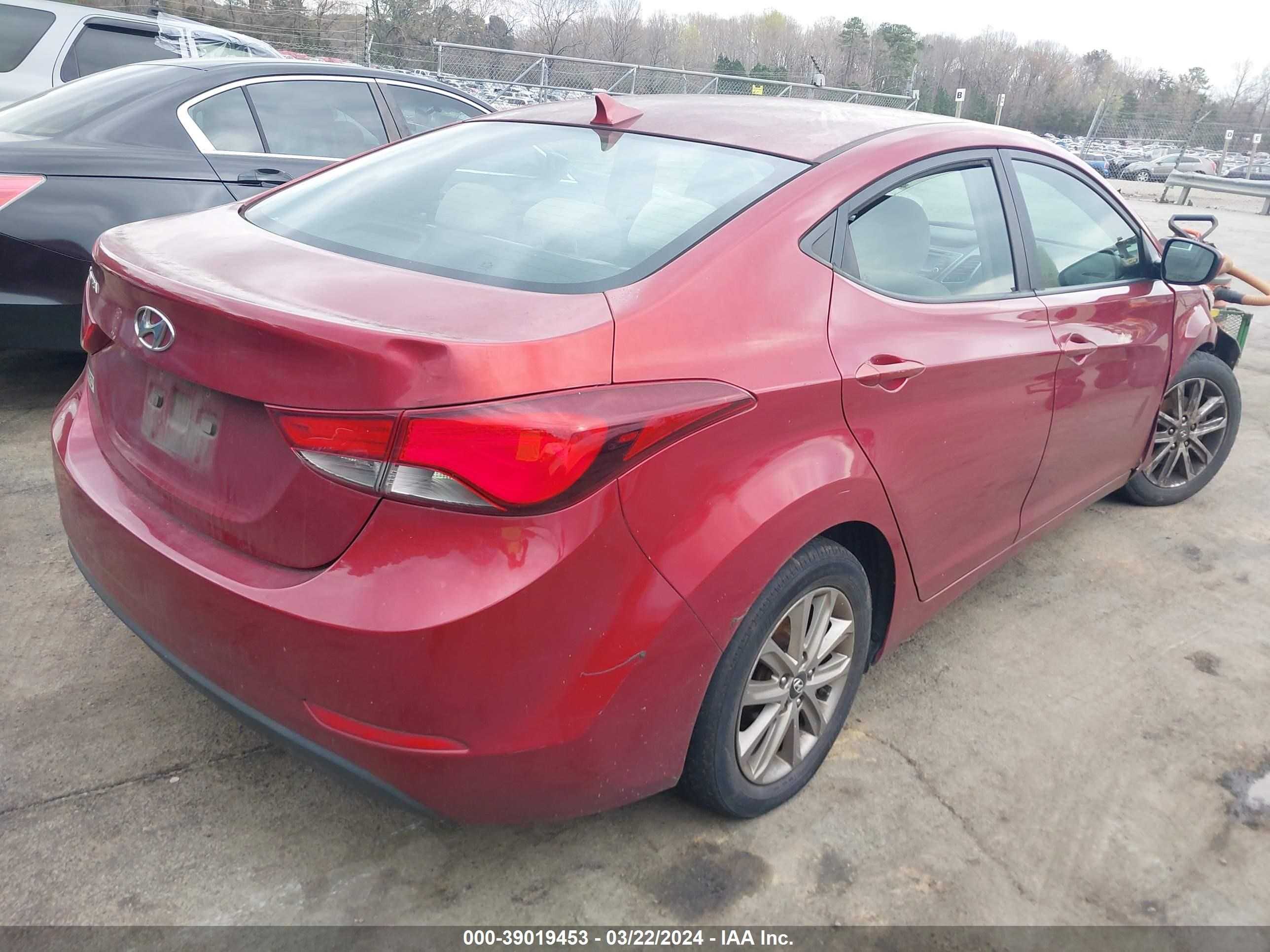 Photo 3 VIN: 5NPDH4AE1EH460497 - HYUNDAI ELANTRA 