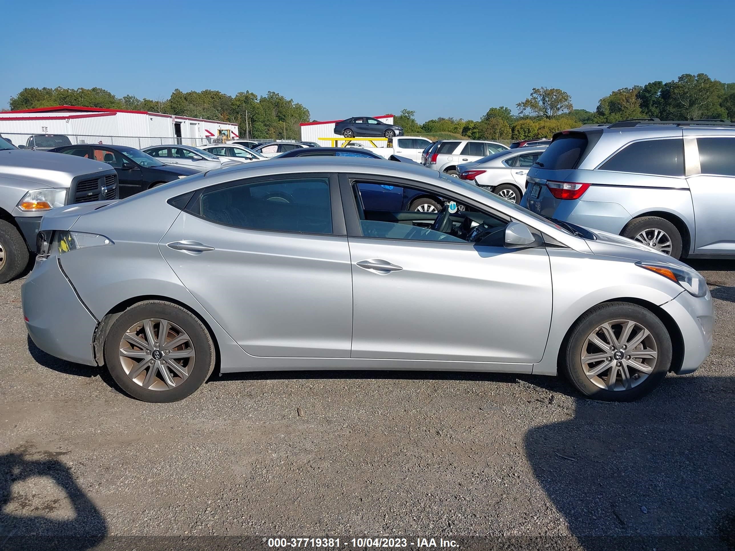 Photo 13 VIN: 5NPDH4AE1EH484587 - HYUNDAI ELANTRA 