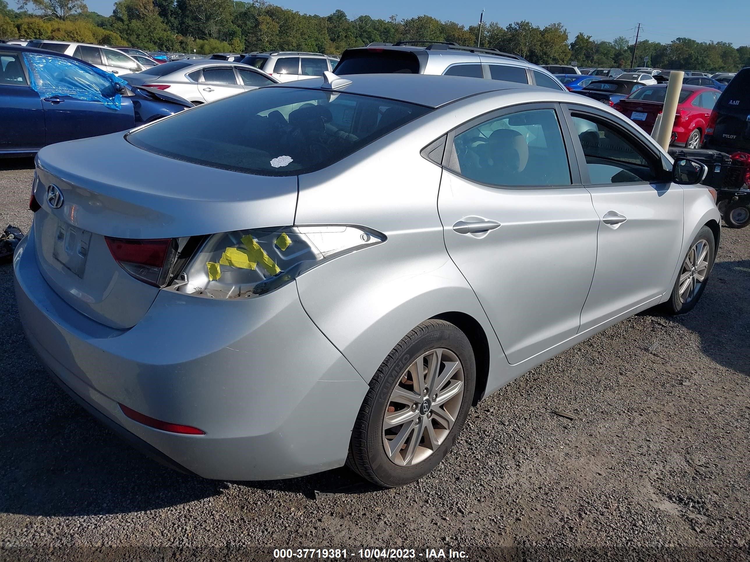 Photo 3 VIN: 5NPDH4AE1EH484587 - HYUNDAI ELANTRA 