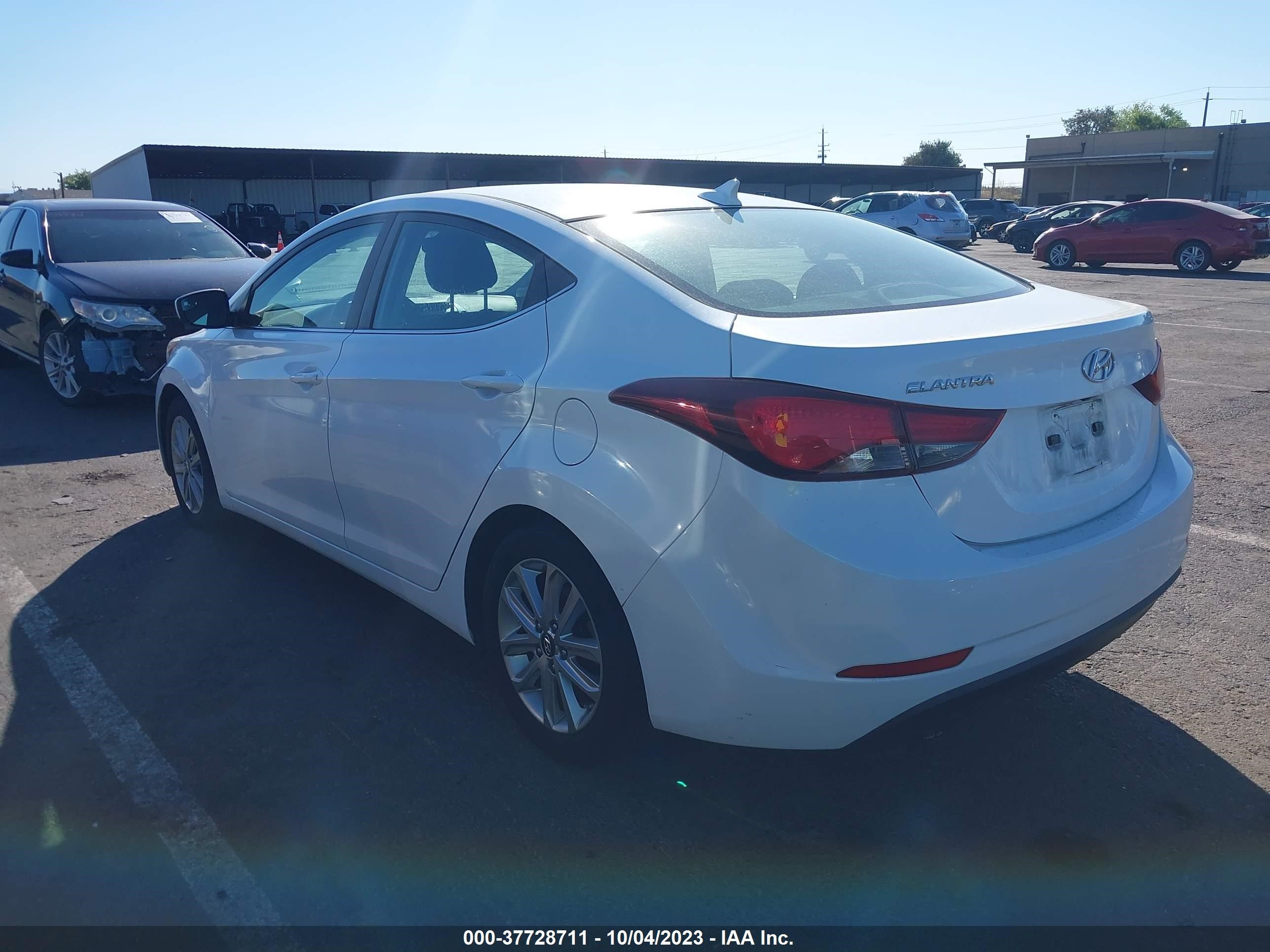 Photo 2 VIN: 5NPDH4AE1FH570810 - HYUNDAI ELANTRA 