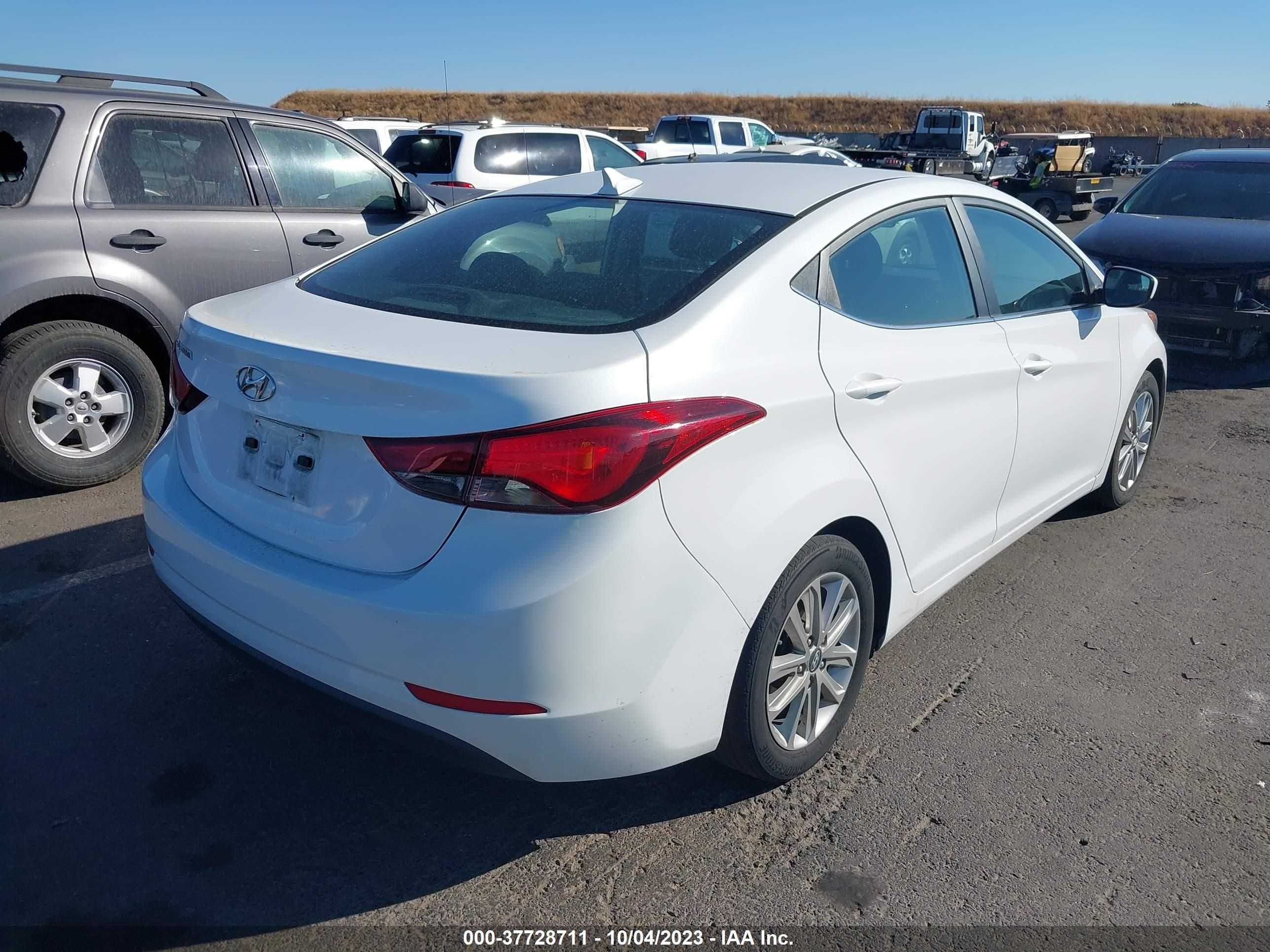 Photo 3 VIN: 5NPDH4AE1FH570810 - HYUNDAI ELANTRA 