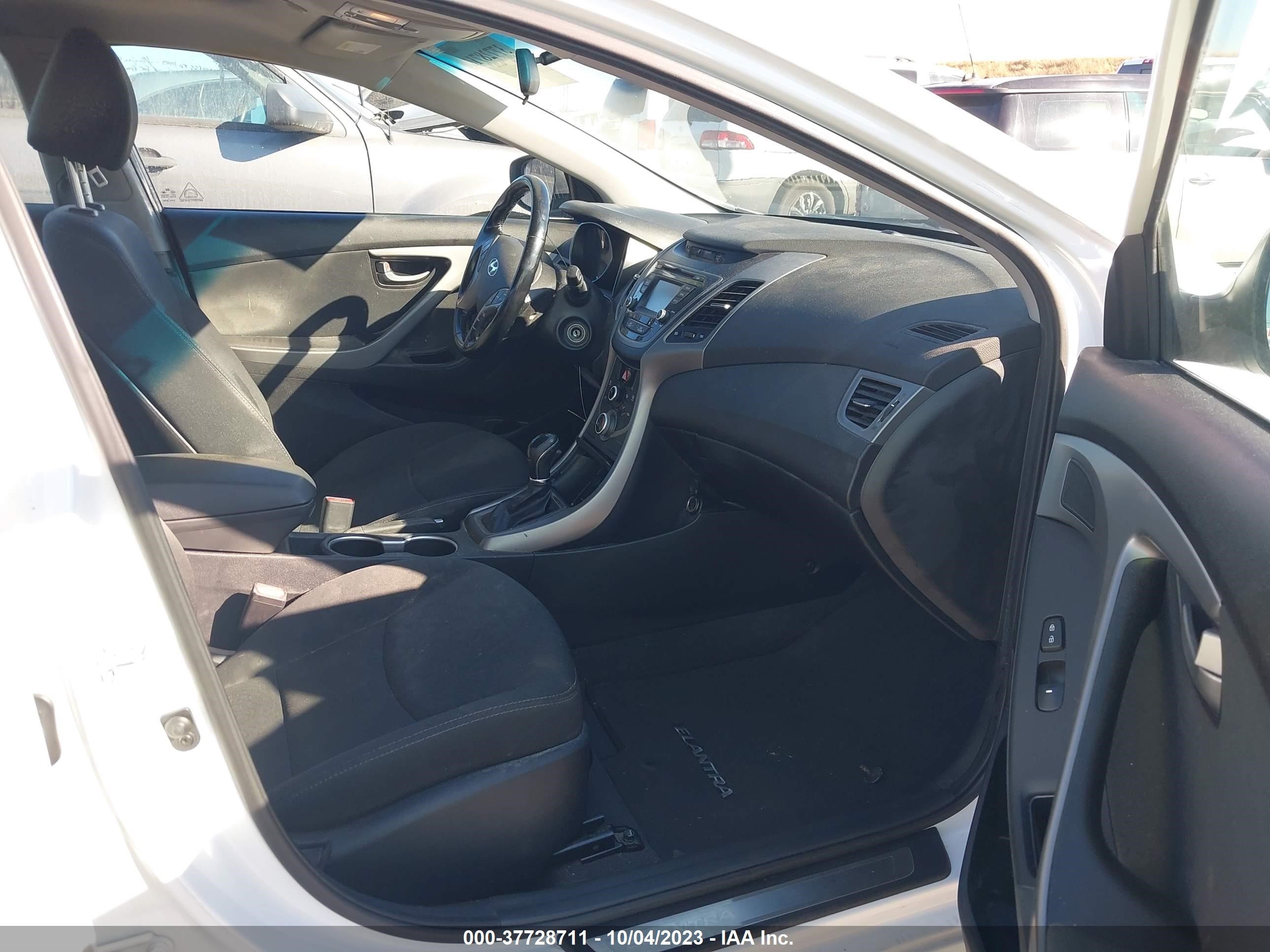 Photo 4 VIN: 5NPDH4AE1FH570810 - HYUNDAI ELANTRA 