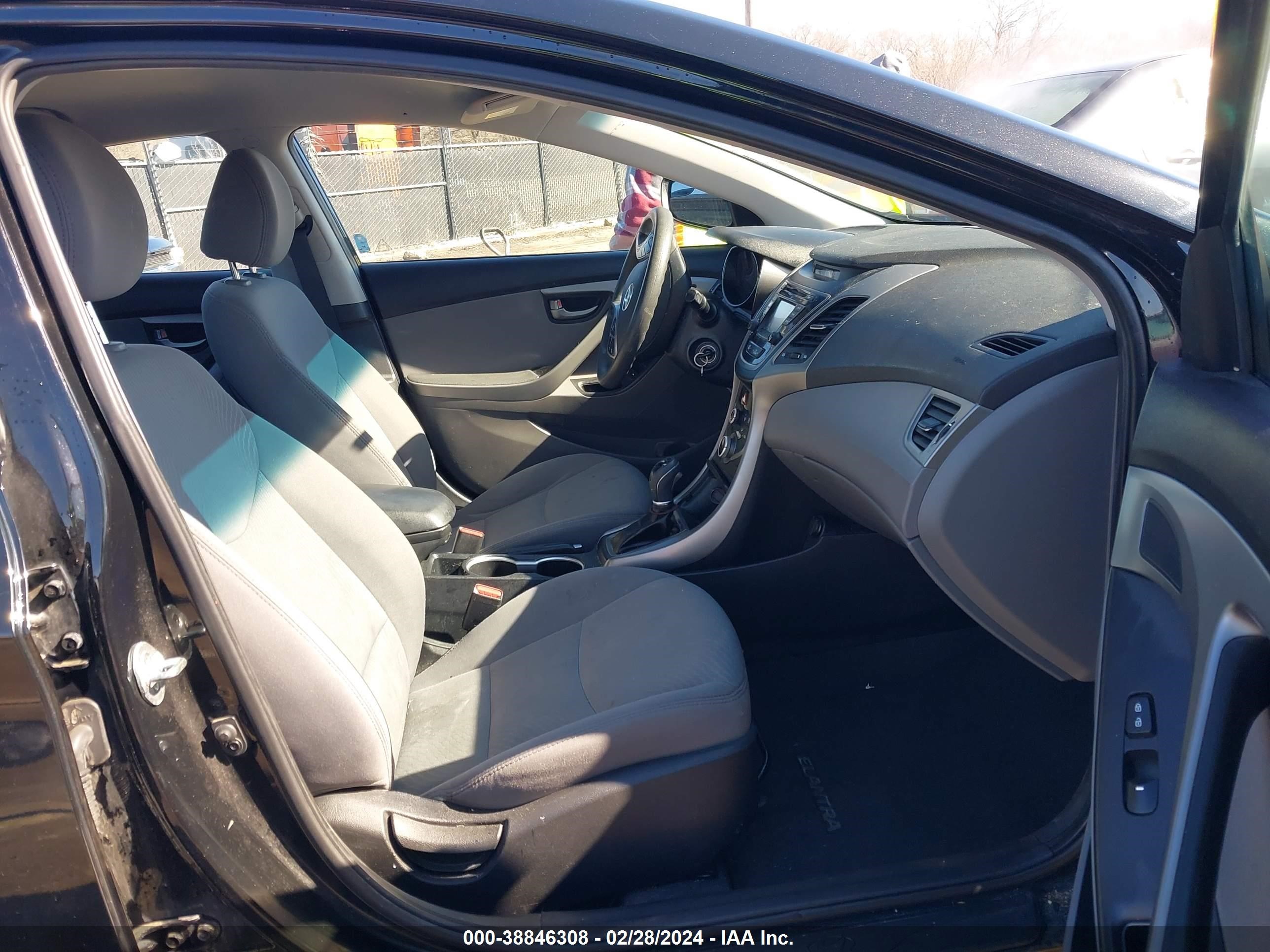 Photo 4 VIN: 5NPDH4AE1FH571259 - HYUNDAI ELANTRA 