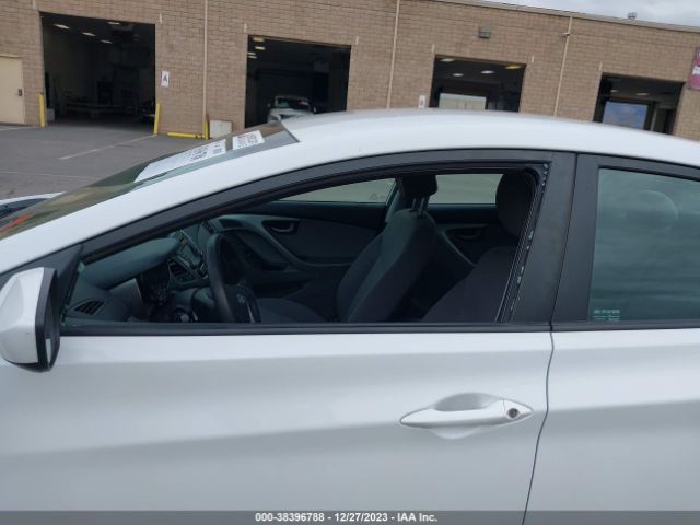 Photo 5 VIN: 5NPDH4AE1FH572623 - HYUNDAI ELANTRA 