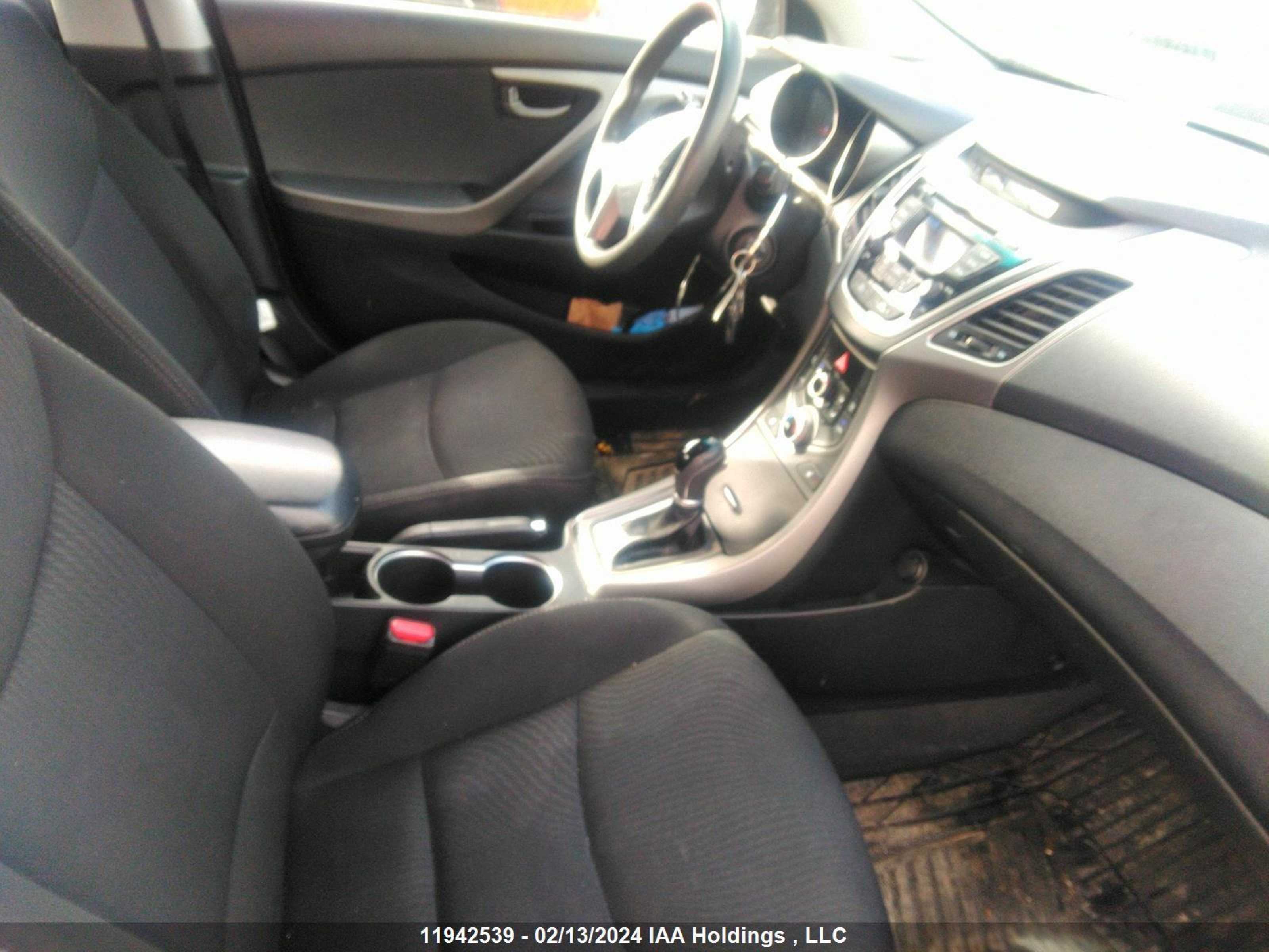 Photo 4 VIN: 5NPDH4AE1FH617849 - HYUNDAI ELANTRA 