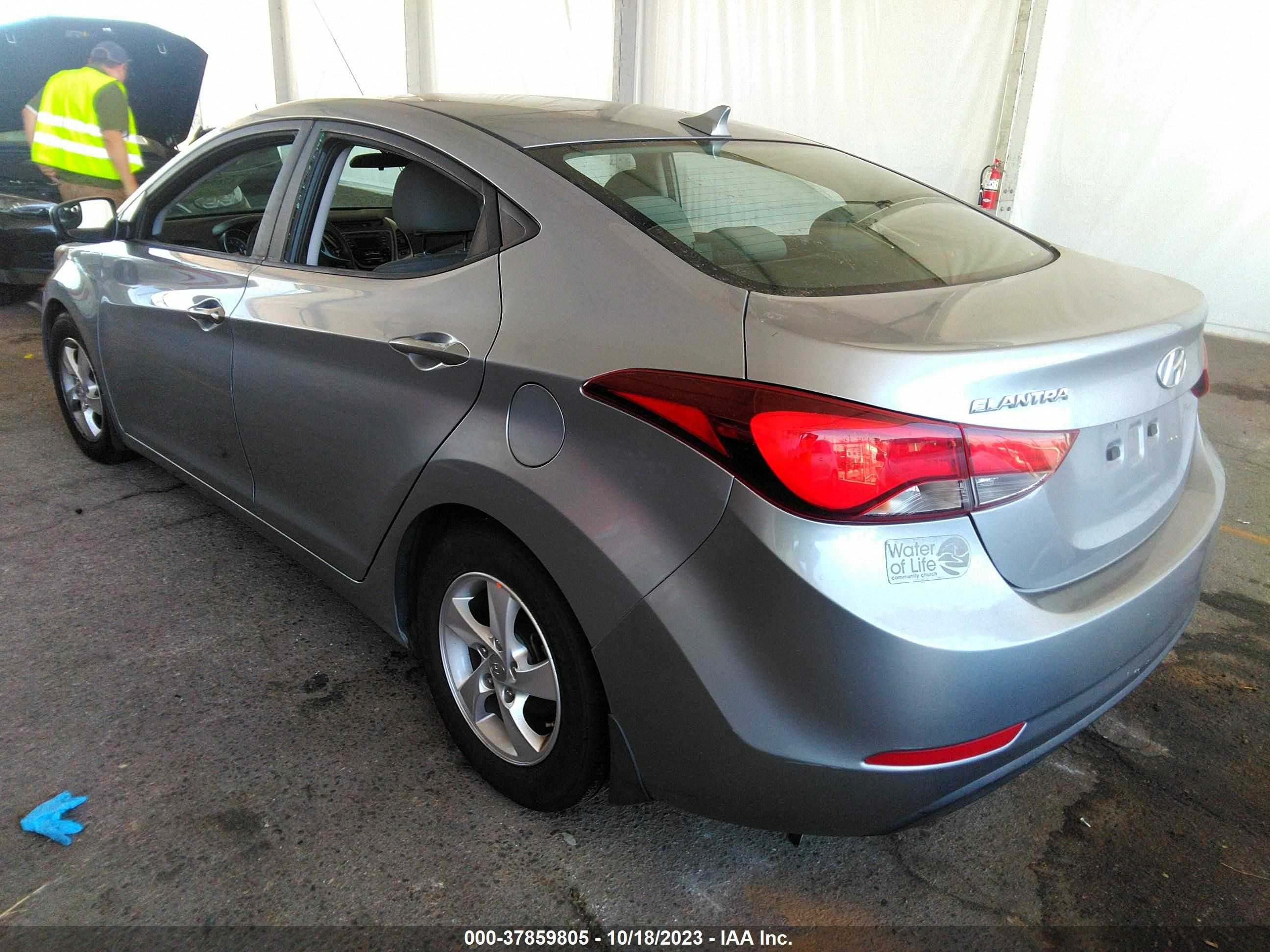 Photo 2 VIN: 5NPDH4AE1FH646638 - HYUNDAI ELANTRA 