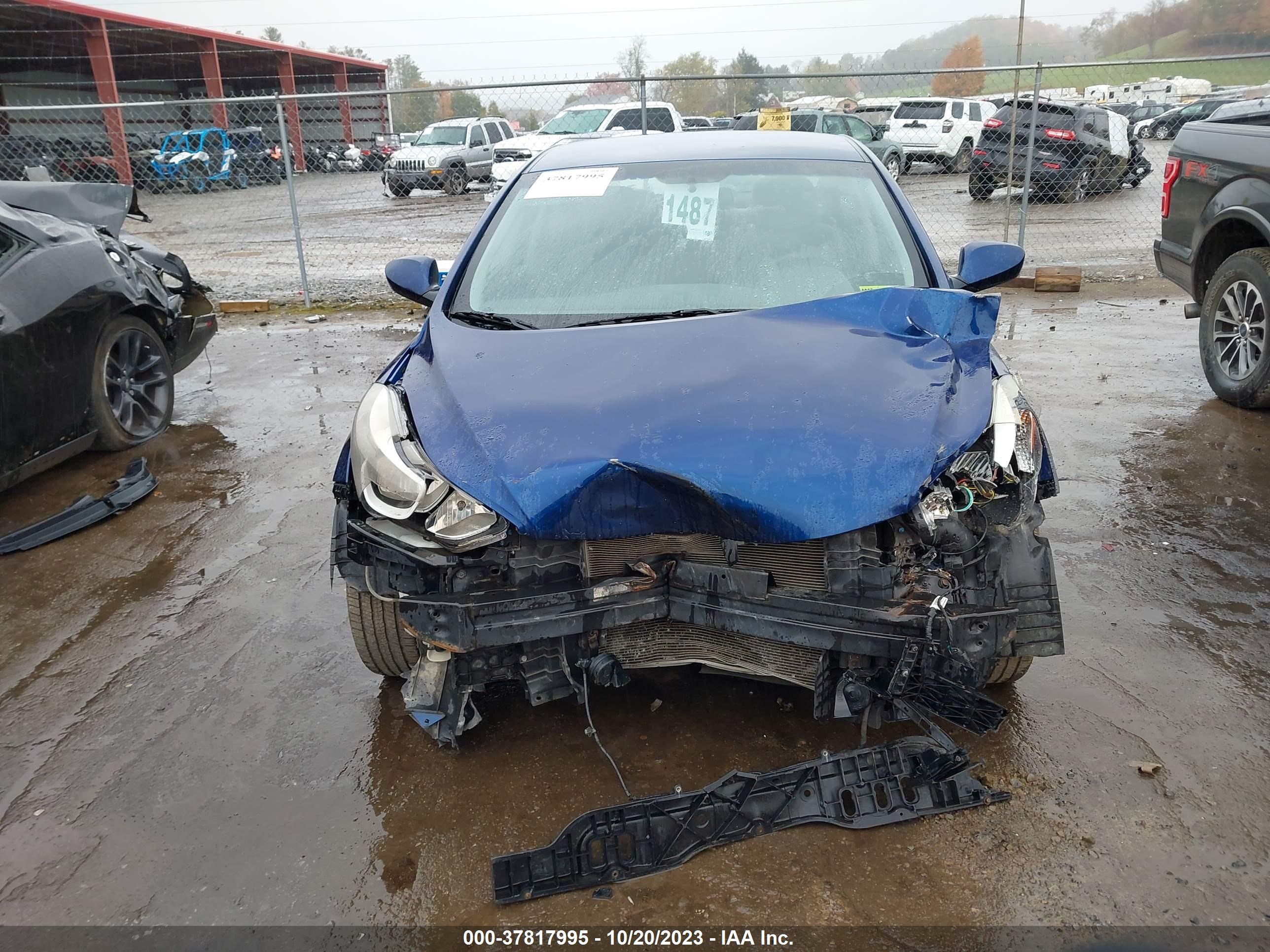 Photo 11 VIN: 5NPDH4AE1GH669158 - HYUNDAI ELANTRA 