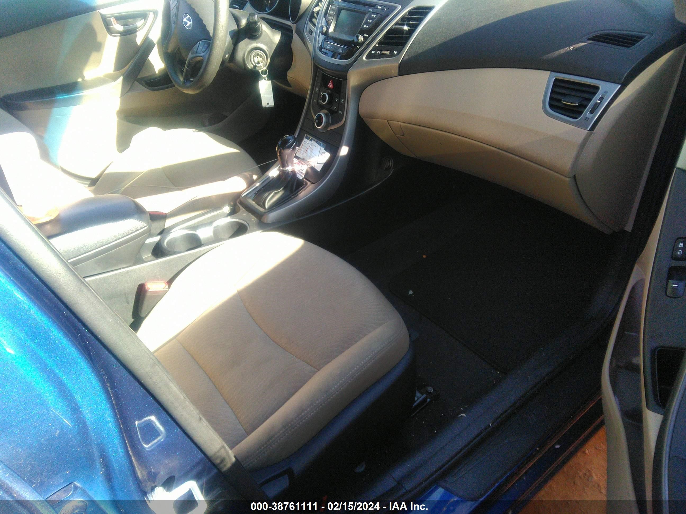 Photo 4 VIN: 5NPDH4AE1GH671119 - HYUNDAI ELANTRA 