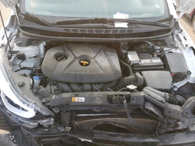 Photo 6 VIN: 5NPDH4AE1GH677678 - HYUNDAI ELANTRA SE 