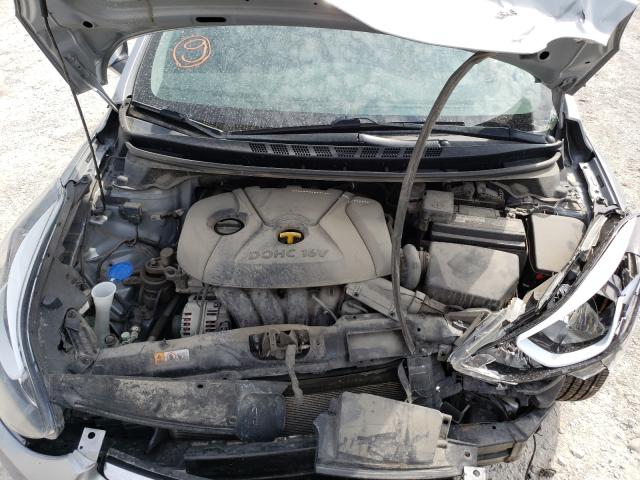 Photo 6 VIN: 5NPDH4AE1GH692990 - HYUNDAI ELANTRA SE 