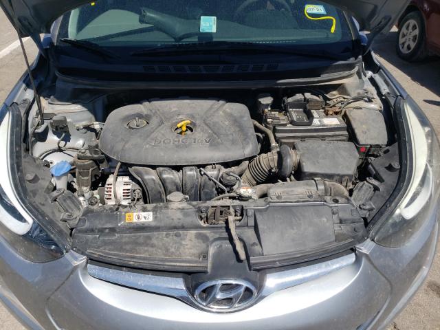 Photo 6 VIN: 5NPDH4AE1GH721016 - HYUNDAI ELANTRA SE 