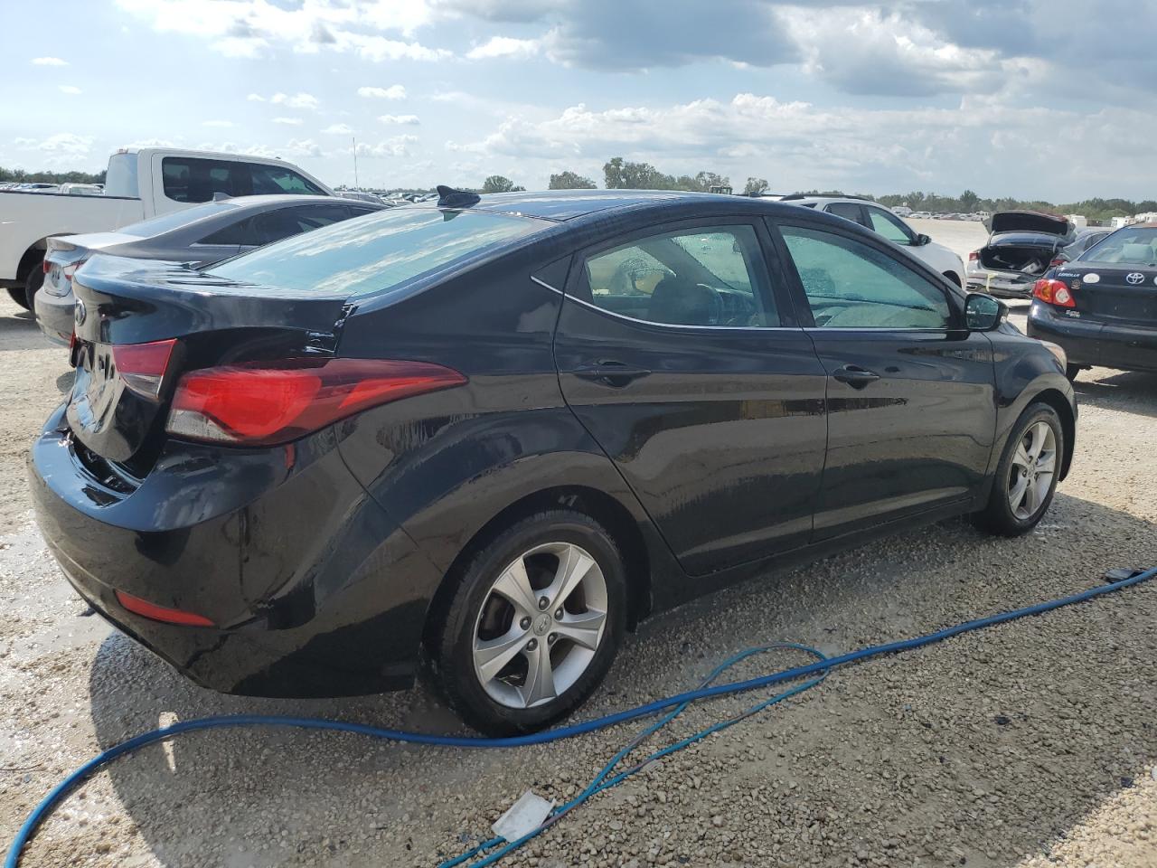 Photo 2 VIN: 5NPDH4AE1GH730914 - HYUNDAI ELANTRA 