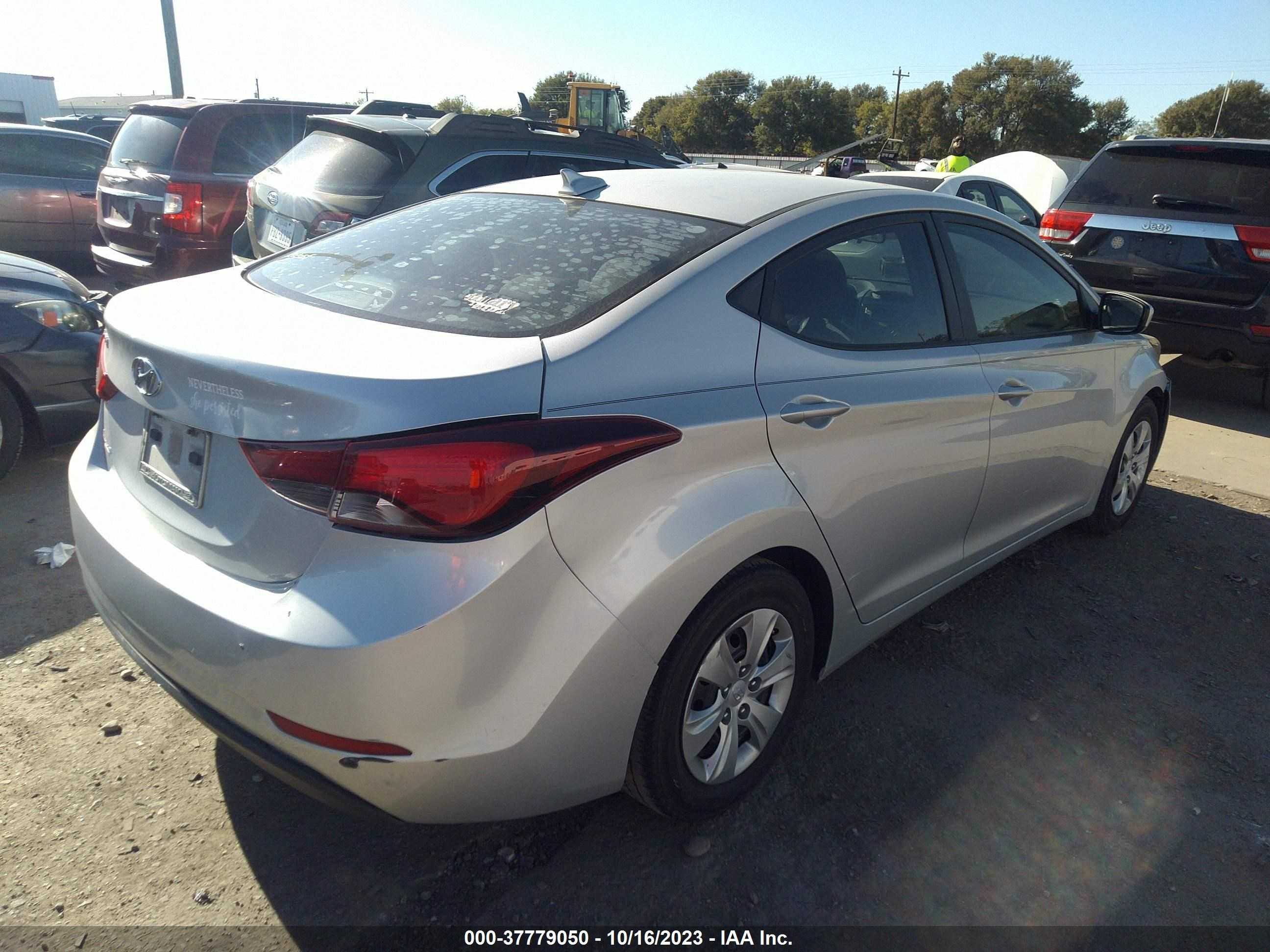 Photo 3 VIN: 5NPDH4AE1GH731593 - HYUNDAI ELANTRA 