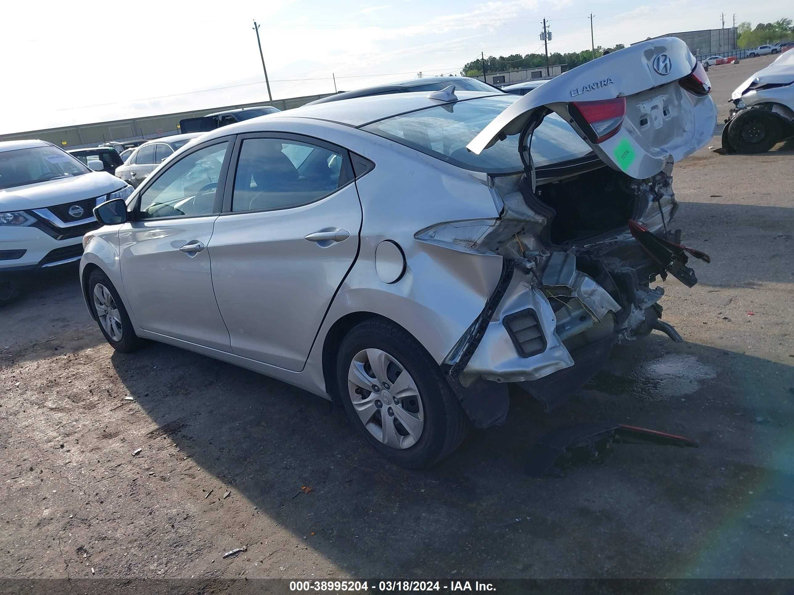 Photo 2 VIN: 5NPDH4AE1GH733067 - HYUNDAI ELANTRA 