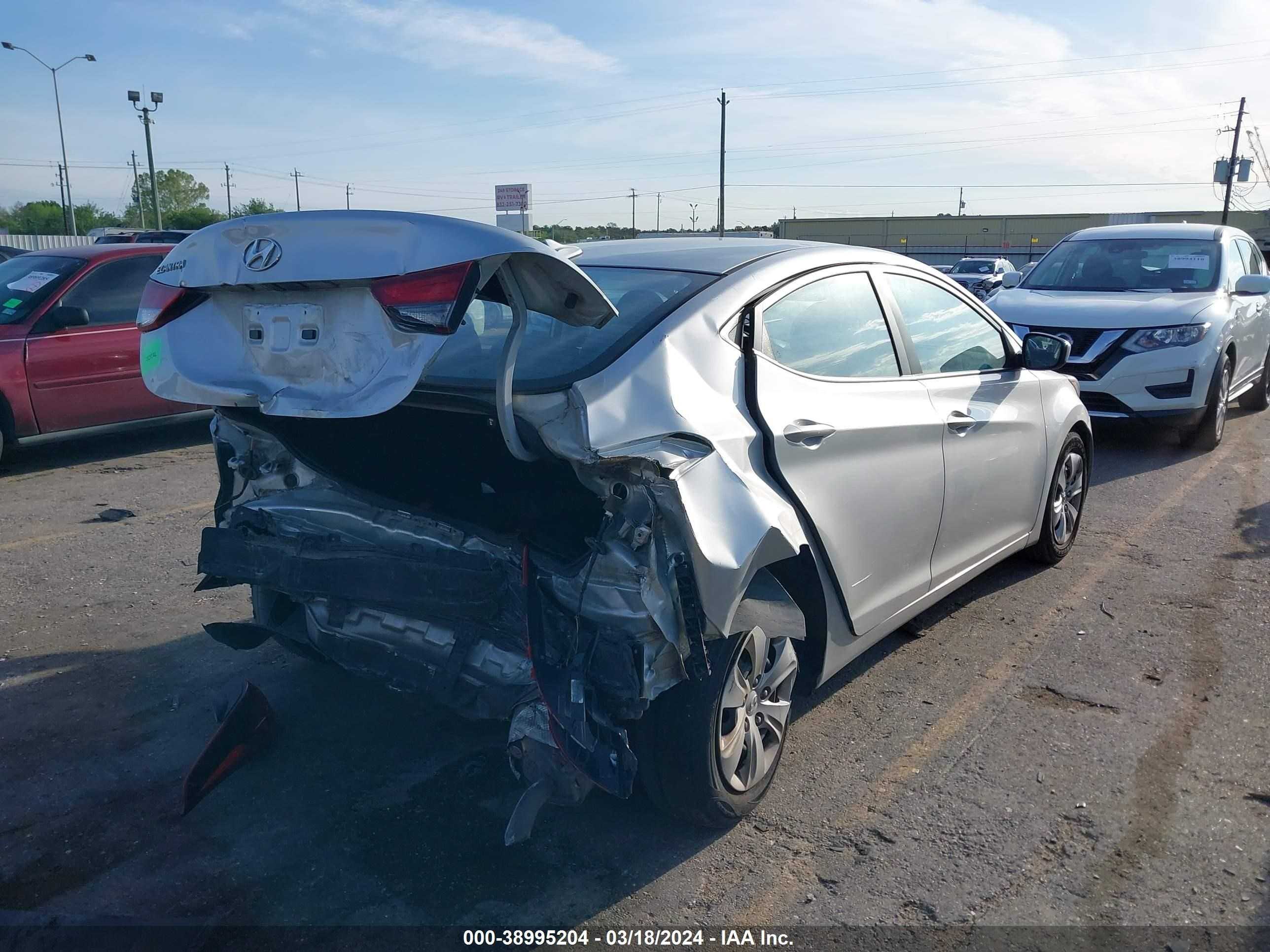 Photo 3 VIN: 5NPDH4AE1GH733067 - HYUNDAI ELANTRA 