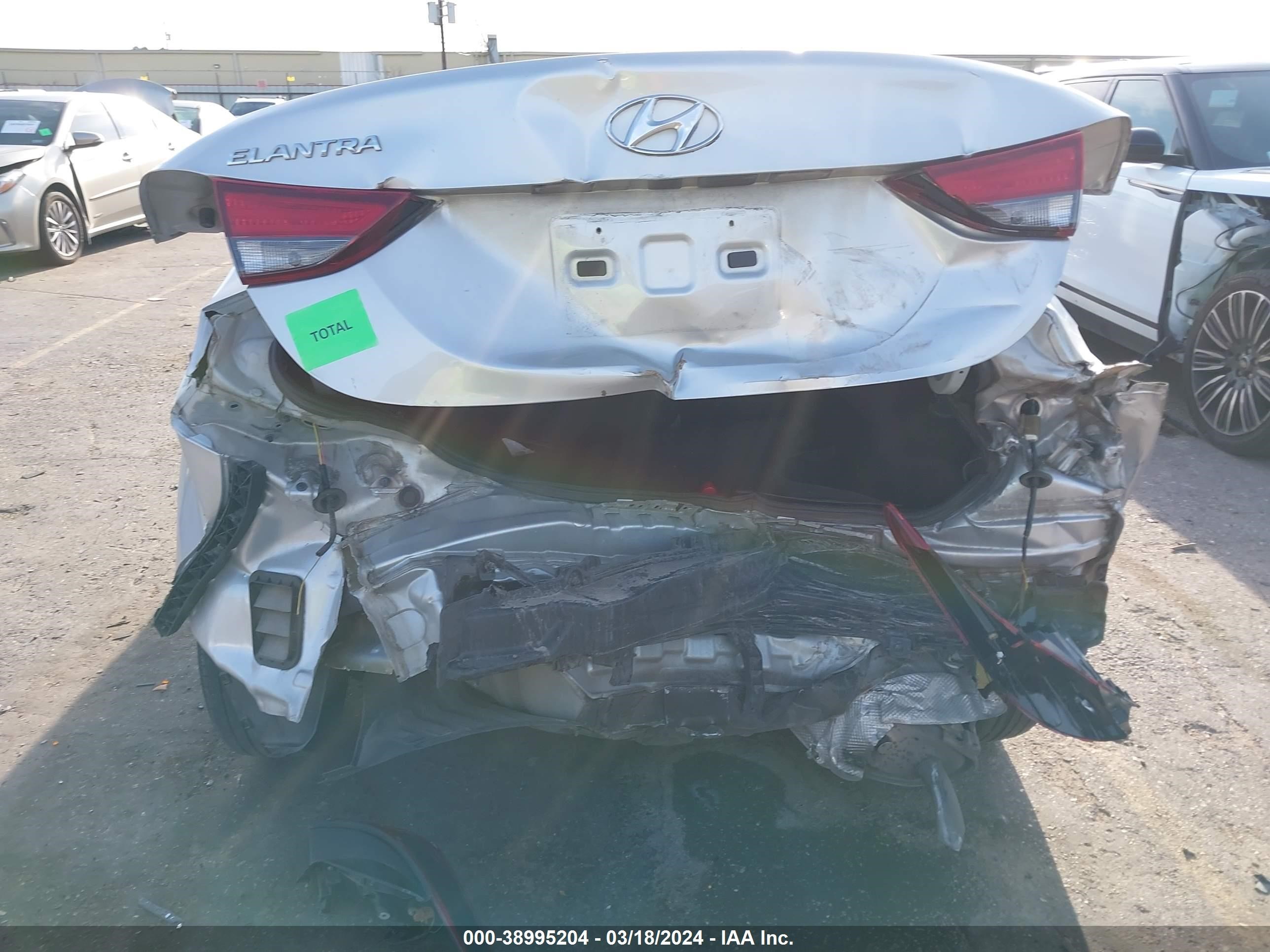 Photo 5 VIN: 5NPDH4AE1GH733067 - HYUNDAI ELANTRA 