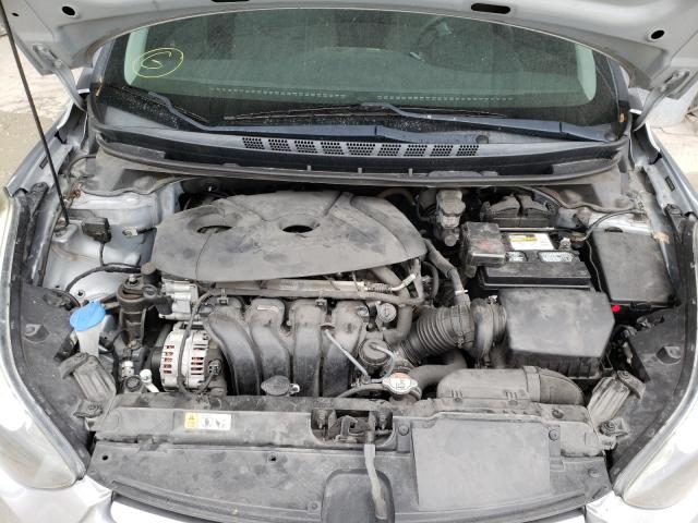 Photo 6 VIN: 5NPDH4AE1GH736888 - HYUNDAI ELANTRA SE 