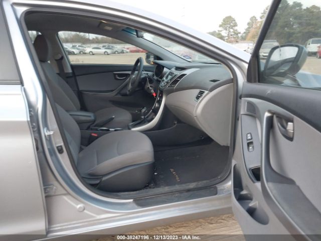 Photo 4 VIN: 5NPDH4AE1GH740780 - HYUNDAI ELANTRA 