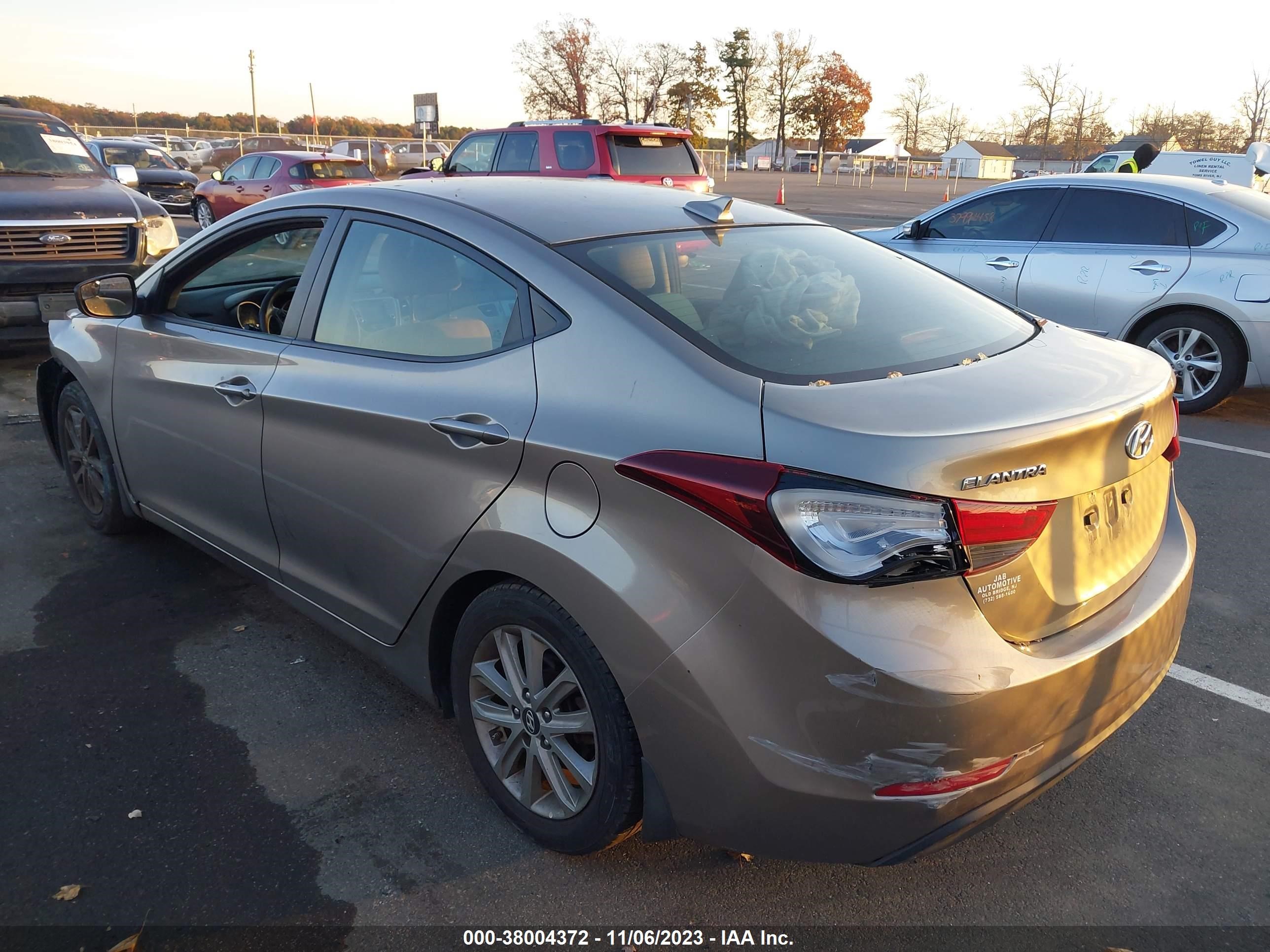 Photo 2 VIN: 5NPDH4AE1GH772435 - HYUNDAI ELANTRA 