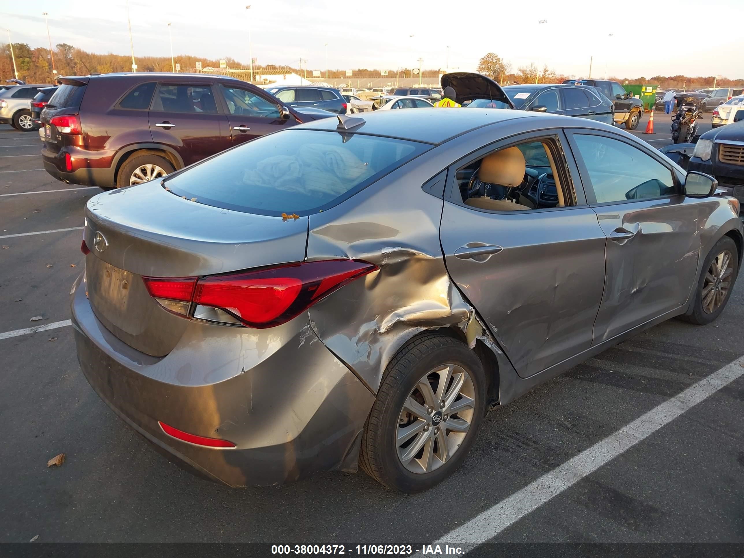 Photo 3 VIN: 5NPDH4AE1GH772435 - HYUNDAI ELANTRA 