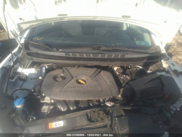 Photo 9 VIN: 5NPDH4AE1GH797772 - HYUNDAI ELANTRA 