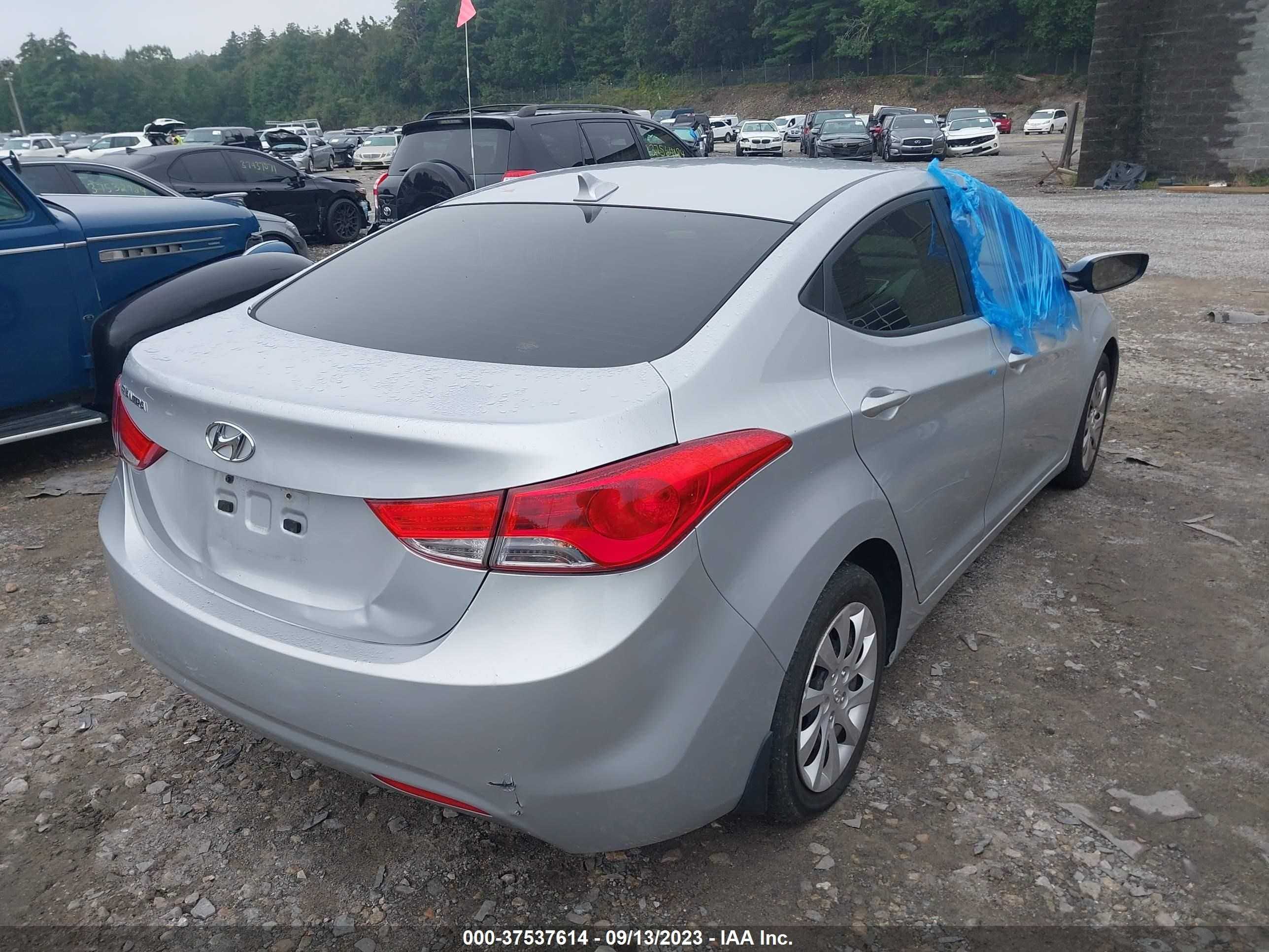 Photo 3 VIN: 5NPDH4AE2CH074605 - HYUNDAI ELANTRA 