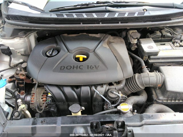 Photo 9 VIN: 5NPDH4AE2CH093719 - HYUNDAI ELANTRA 