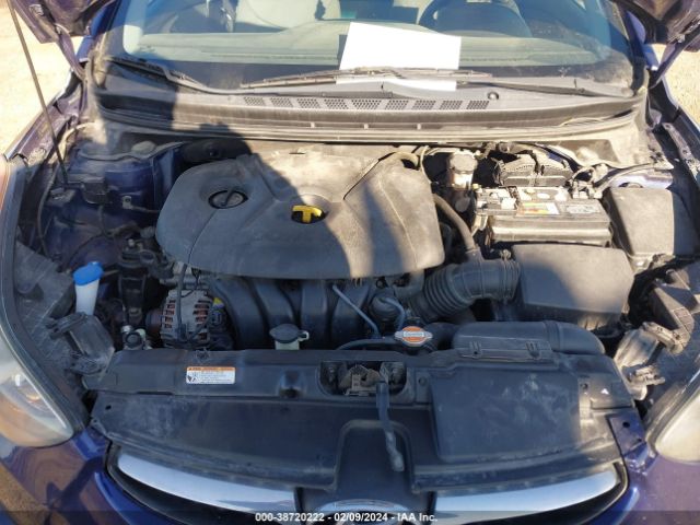 Photo 9 VIN: 5NPDH4AE2CH105416 - HYUNDAI ELANTRA 