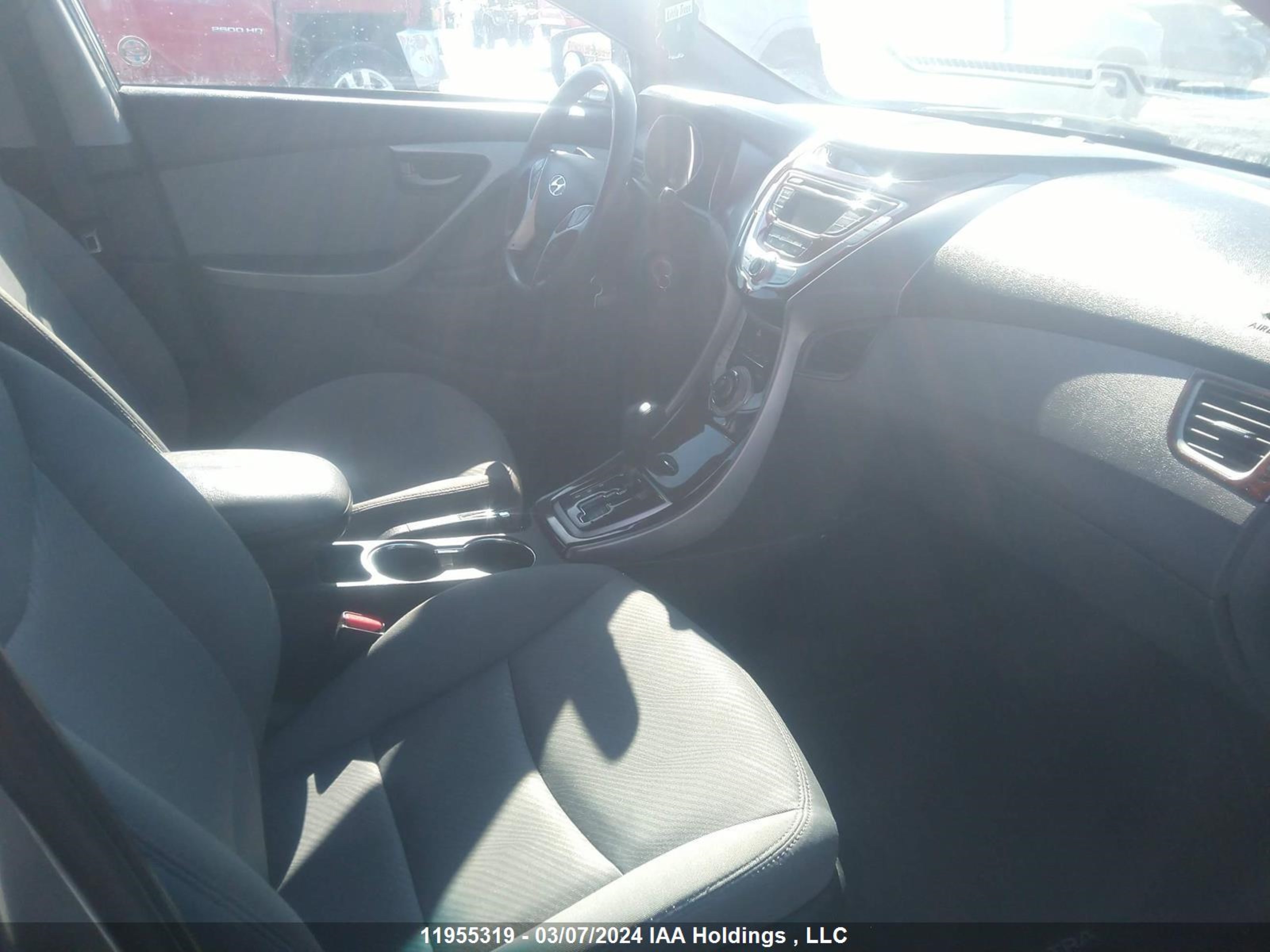 Photo 4 VIN: 5NPDH4AE2CH123575 - HYUNDAI ELANTRA 