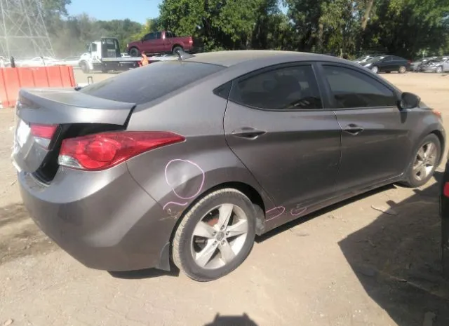 Photo 3 VIN: 5NPDH4AE2CH127657 - HYUNDAI ELANTRA 