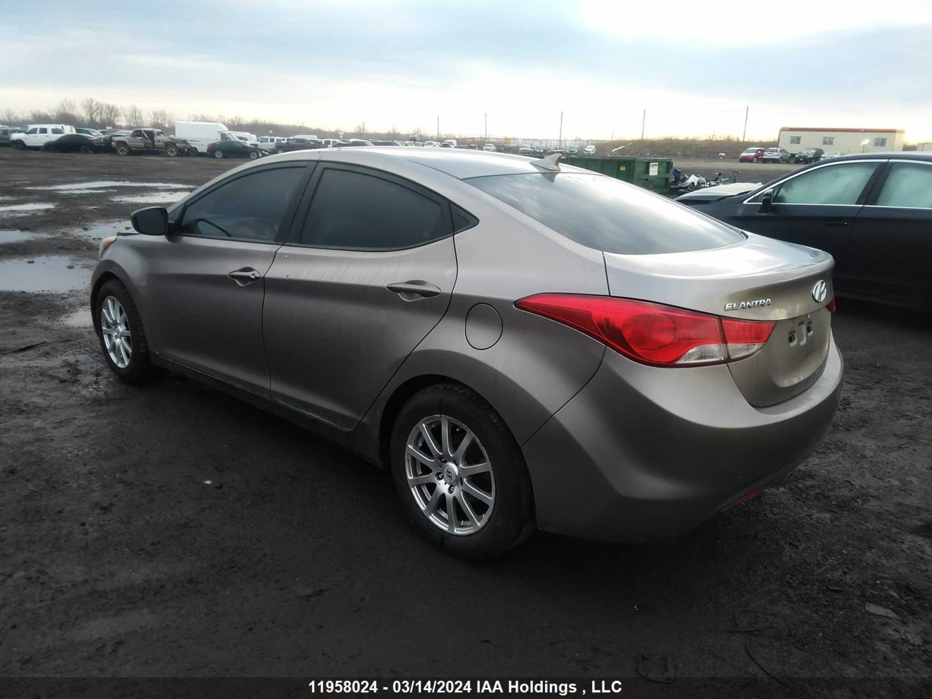 Photo 2 VIN: 5NPDH4AE2CH130414 - HYUNDAI ELANTRA 