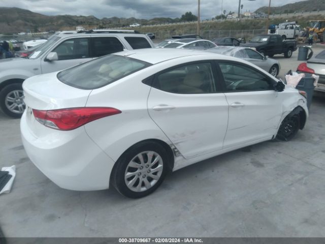 Photo 3 VIN: 5NPDH4AE2CH134205 - HYUNDAI ELANTRA 