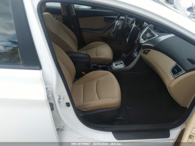 Photo 4 VIN: 5NPDH4AE2CH134205 - HYUNDAI ELANTRA 