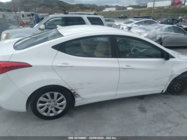 Photo 5 VIN: 5NPDH4AE2CH134205 - HYUNDAI ELANTRA 