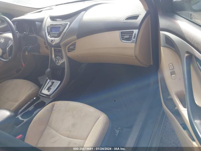 Photo 4 VIN: 5NPDH4AE2CH140537 - HYUNDAI ELANTRA 