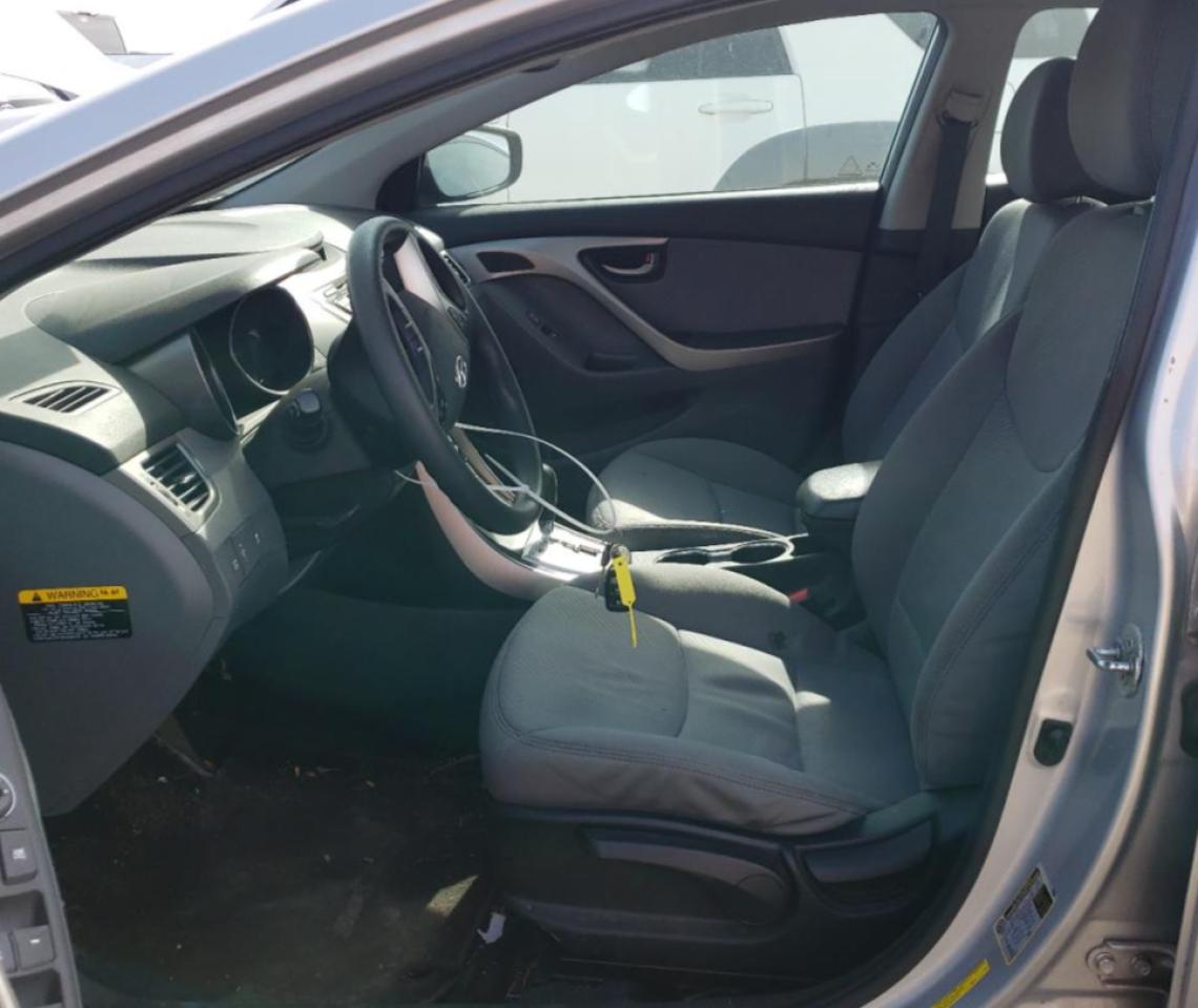 Photo 6 VIN: 5NPDH4AE2CH149464 - HYUNDAI ELANTRA 